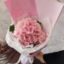 Ramo 'Creamy, white, blue hydrangea'