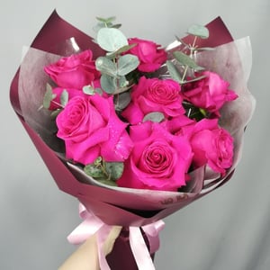 Bouquet of 7 French roses with eucalyptus