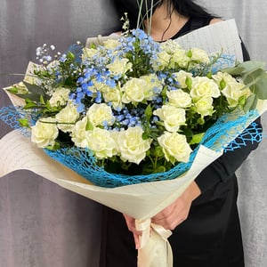 Bouquet of spray roses and gypsophila