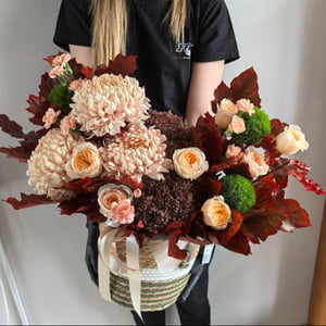 Panier de fleurs 'Chrysanthèmes d'Avignon et dianthus Green Trick'