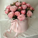 Hat box with flowers 'Perfection'