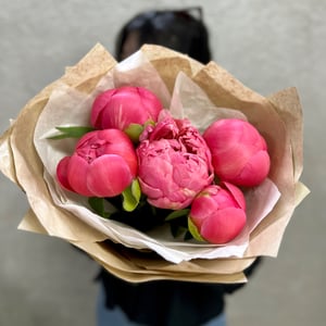 Bouquet of fresh peonies Coral 5 pcs