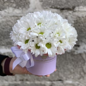 Hat box with flowers 'Composition of chrysanthemums'