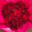 Ein Herz aus roten Rosen