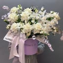 Hat box with flowers 'Bohemian Rhapsody'