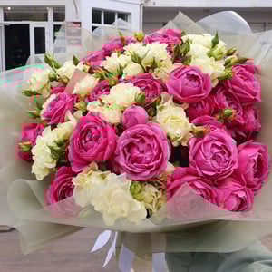 Bouquet of spray roses