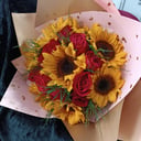 Bouquet of roses and sunflowers