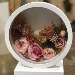 Night lamp with eternal flowers