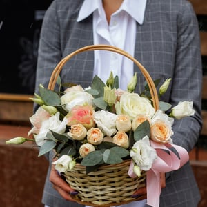 Flower basket 'Timid feelings'