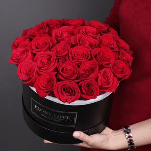 Hat box with flowers 'Freedom'