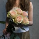 Bouquet 'Gentle compliment of 5 roses'