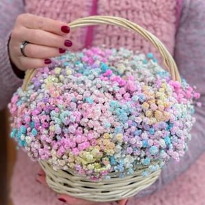 Cesta de flores 'Rainbow in a basket'