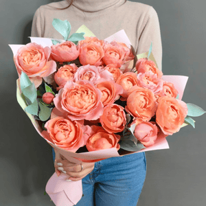 Bouquet of spray peony roses