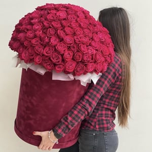 Hat box with flowers 'Measure of success'