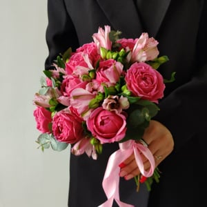 Bridal bouquet: Roses and Alstroemerias