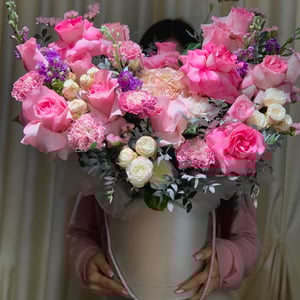 Hat box with flowers 'Pink cloud'