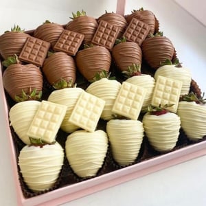 Fresa en chocolate belga "Domino"