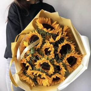 Mono-sunflower bouquet “Wild & fun”