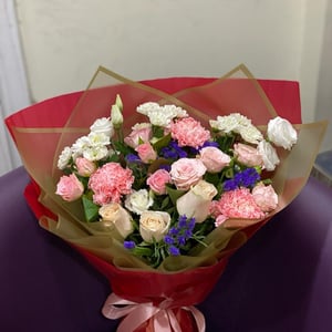 Bouquet of roses and statice