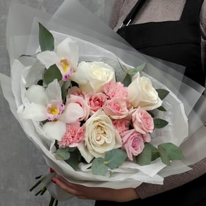 Delicate mixed bouquet with Aurelia orchid