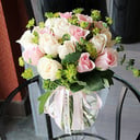 Blumenstrauß 'Rosen in der Vase'