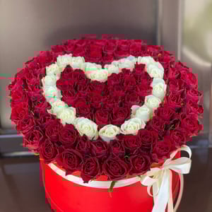 Blumenbox 'Herz aus Rosen'