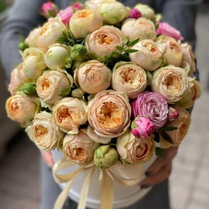 Hat box of peony roses