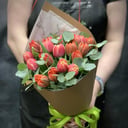 Ramo '21 tulipanes de peonía con eucalipto'