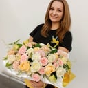 Hat box with flowers 'Tender feelings'