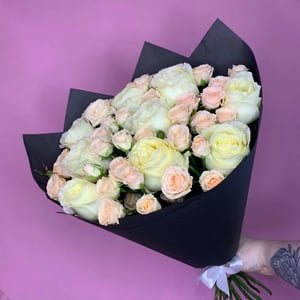 Bouquet 'White and cream shrub roses'