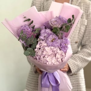 Lilac Cloud bouquet: lisianthus and hydrangea.