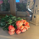 Blumenstrauß 'Caramel roses under the ribbon'