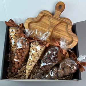 Gift set with nuts and a divided serving tray.