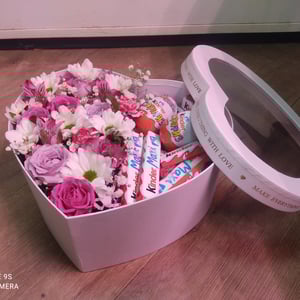 Blumenarrangement "Süßes Herz"