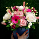 Hat box with flowers 'Caroline'