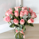 Arrangement 'Vase with 24 pink roses'