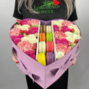 Blumen in einer Makkaroni-Kuchenschachtel