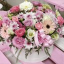 Hat box with flowers 'Delicate palette'