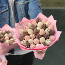 Bouquet of strawberries in chocolate "Montrouge" S