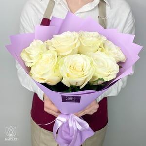 Mono-bouquet of 7 white roses