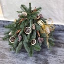 Caja de flores 'Christmas tree in gold'
