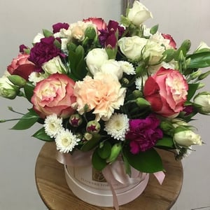 Hat box with flowers 'Gelasia'