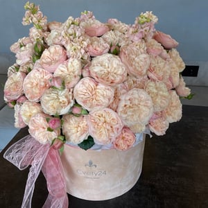 Hat box with flowers 'Live beautifully'