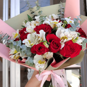 Bouquet of 12 red roses with alstroemeria