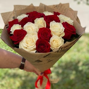 Bouquet '19 red and white roses'