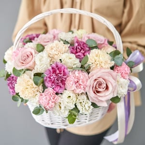 Flower basket 'Carnation basket'