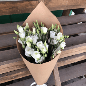 Bouquet of white lisianthus