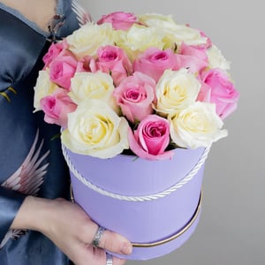 Hat box with roses