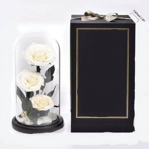 Arreglo floral 'Jarrón de cristal con cúpula y tres rosas blancas'
