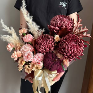 Chrysanthemum 'Bigudi' and peony-flowered roses
